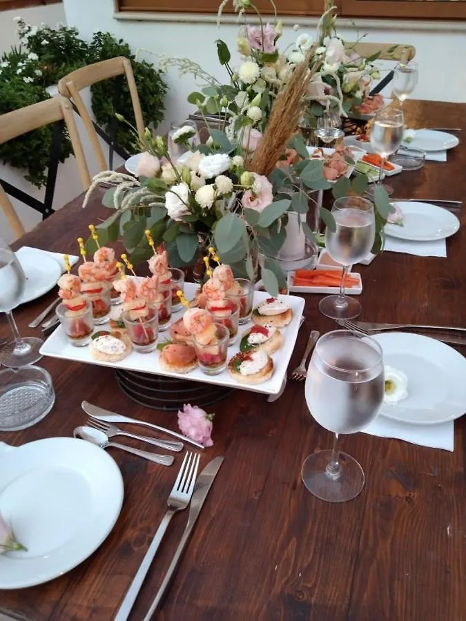 ***  לרנקה La Veranda Hotel קפריסין